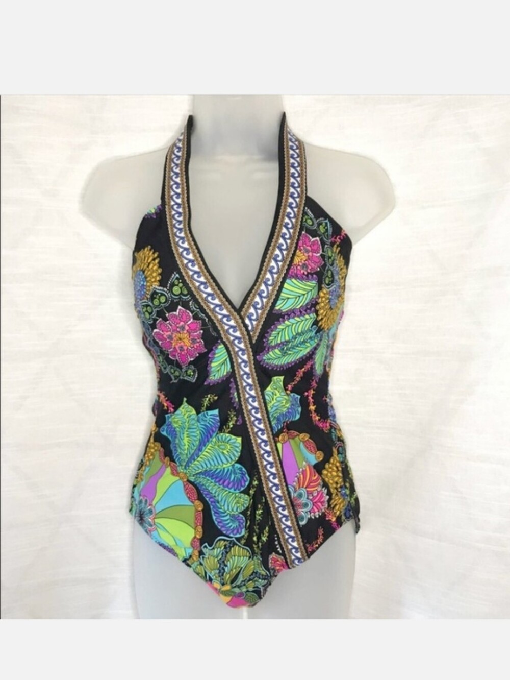 NWOT TRINA TURK PRINT HALTER V NECK SWIMSUIT 6